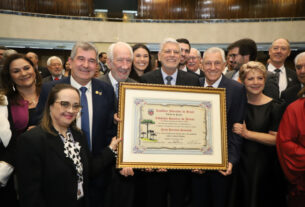 Piana participa da entrega do título de Cidadão Honorário do Paraná a Paulo Pennacchi