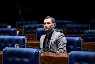 À bancada, senador Cleitinho (Republicanos-MG).