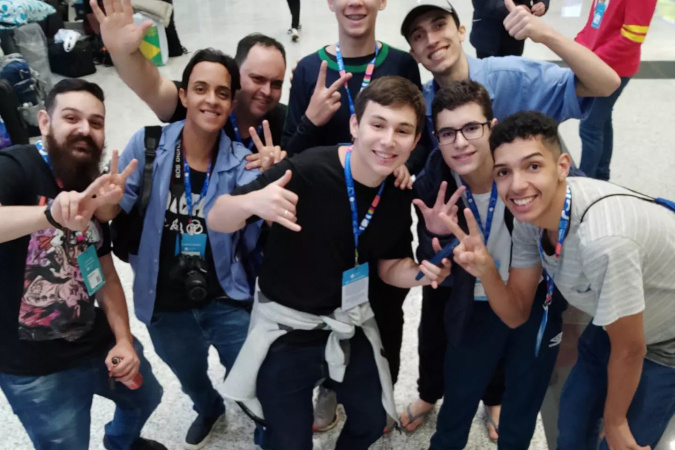 Robôs construídos por estudantes de Cascavel participam da 16ª Campus Party