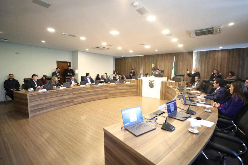 Reunião ocorreu no início da tarde desta segunda-feira (12), no Auditório Legislativo.