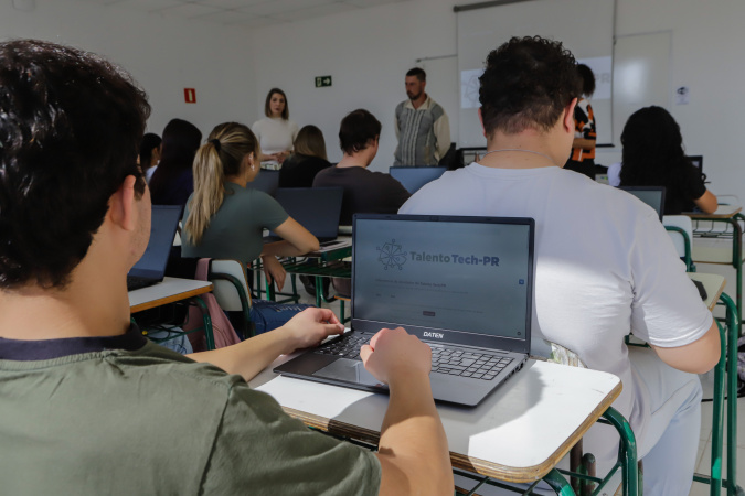 Alunos do Talento Tech fazem primeira prova presencial nos 50 municípios do projeto