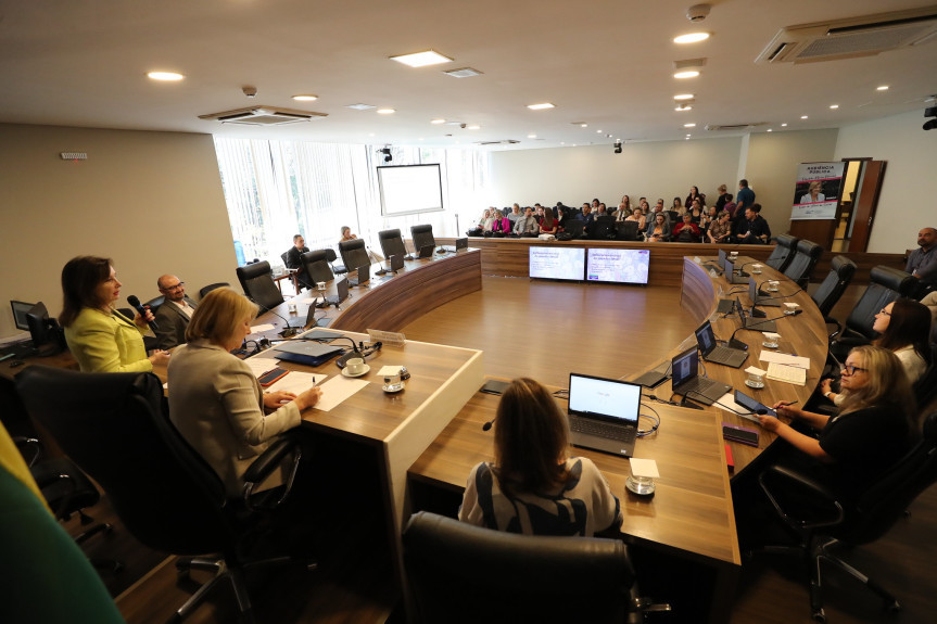 Audiência lotou o Auditório Legislativo na manhã desta quinta-feira (22).