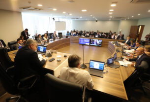 Reunião ocorreu no início da tarde desta terça-feira (6), no Auditório Legislativo.