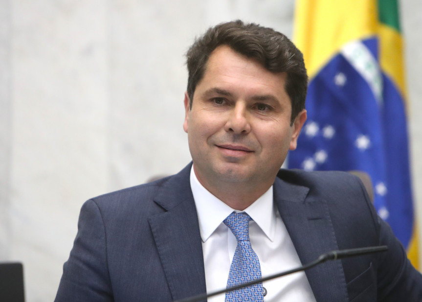 Em seu primeiro discurso como presidente eleito, o deputado Alexandre Curi afirmou que a Assembleia vai criar mais mecanismos para aumentar o trabalho, a transparência e a austeridade com os recursos públicos.