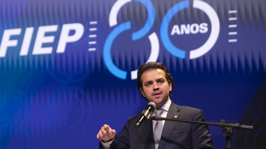 O deputado Luiz Fernando Guerra (União) participou da celebração representando a Assembleia Legislativa do Paraná.