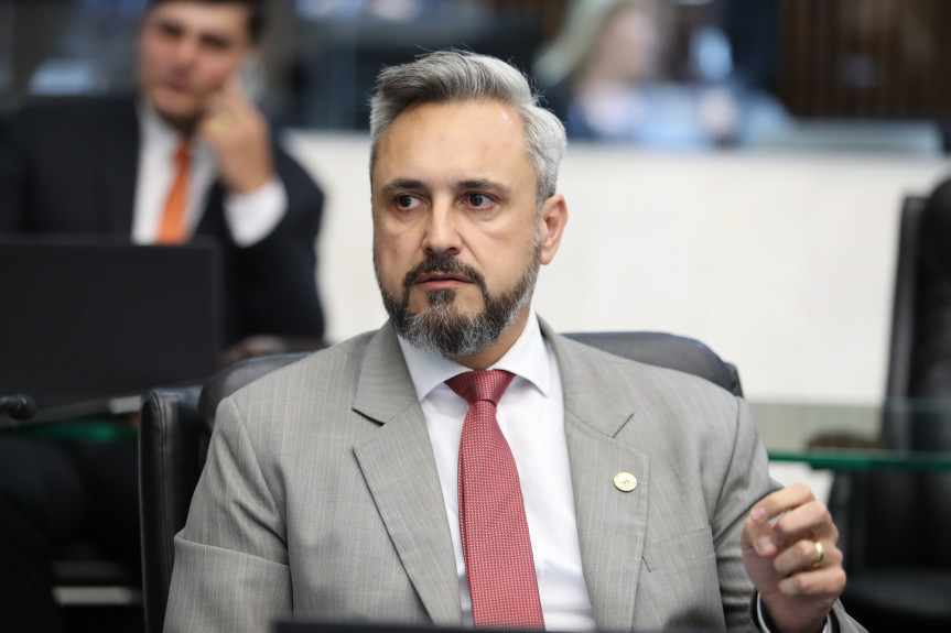 O deputado Fábio Oliveira (Podemos) é o coordenador da Frente Parlamentar da Engenharia, Agronomia, Geociências e Infraestrutura e Desenvolvimento Sustentável do Paraná.