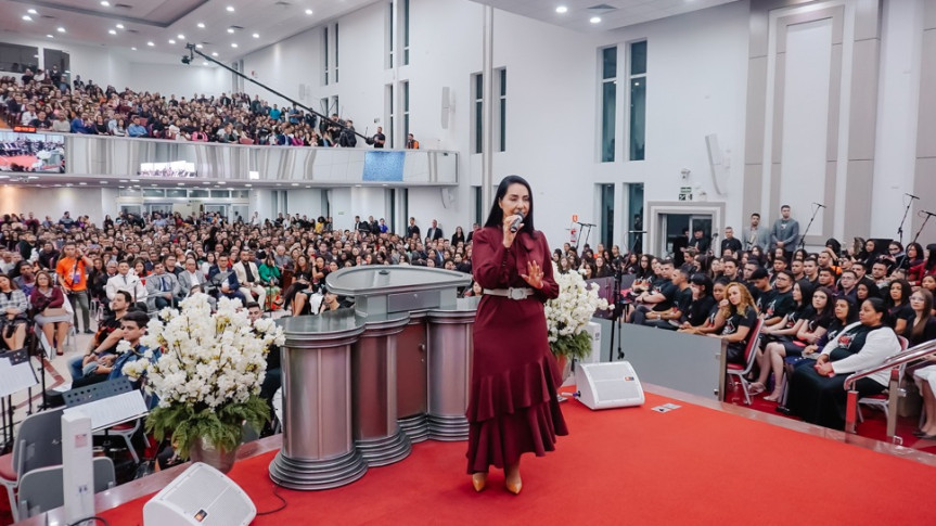 A homenagem foi proposta pela deputada Cantora Mara Lima (Republicanos-PR), que faz parte da denominação pentecostal há 45 anos.