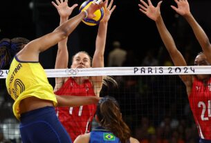 Brasil perde para os EUA e disputará bronze no vôlei feminino