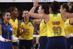 Brasil vence República Dominicana e vai à semifinal no vôlei feminino