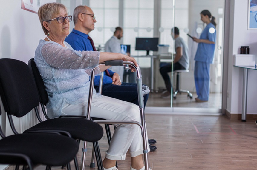 CDH analisa atendimento prioritário a bebês e idosos com mais de 80 anos — Senado Notícias