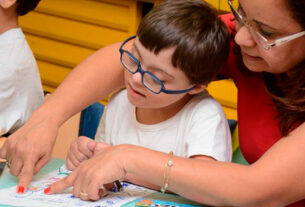 CE avalia obrigatoriedade de profissional de apoio escolar na educação especial — Senado Notícias