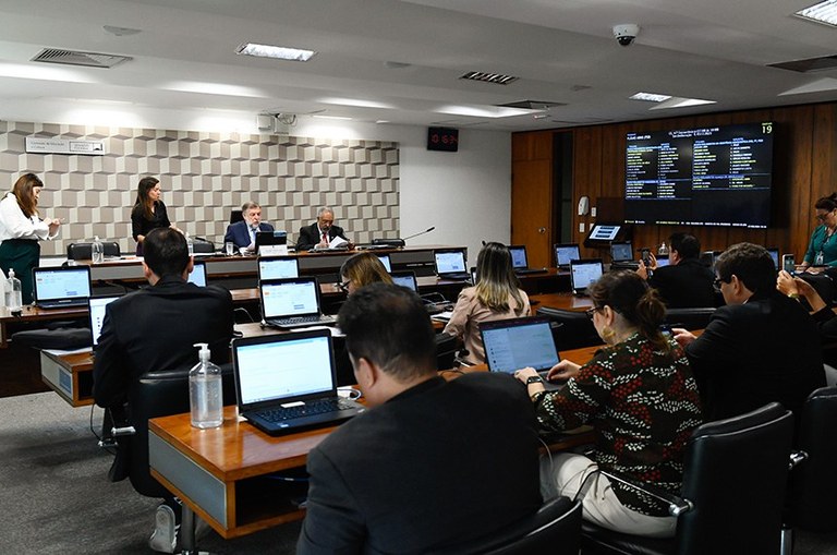 Comissão do Senado Federal aprova inclusão de abordagens femininas nos currículos escolares — Portal da Câmara dos Deputados