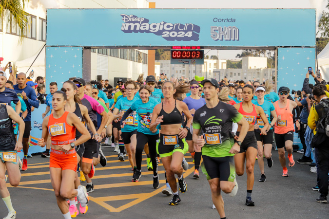 Disney Magic Run reuniu mais de seis mil pessoas para corrida e caminhada em Curitiba