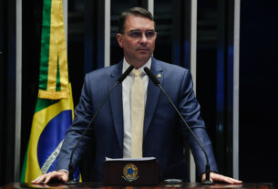 Em discurso, à tribuna, senador Flávio Bolsonaro (PL-RJ).