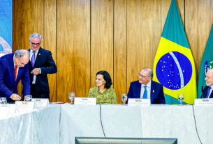 'Governo cuida do povo e da soberania', diz Lula sobre estratégia para indústria farmacêutica — Agência Gov