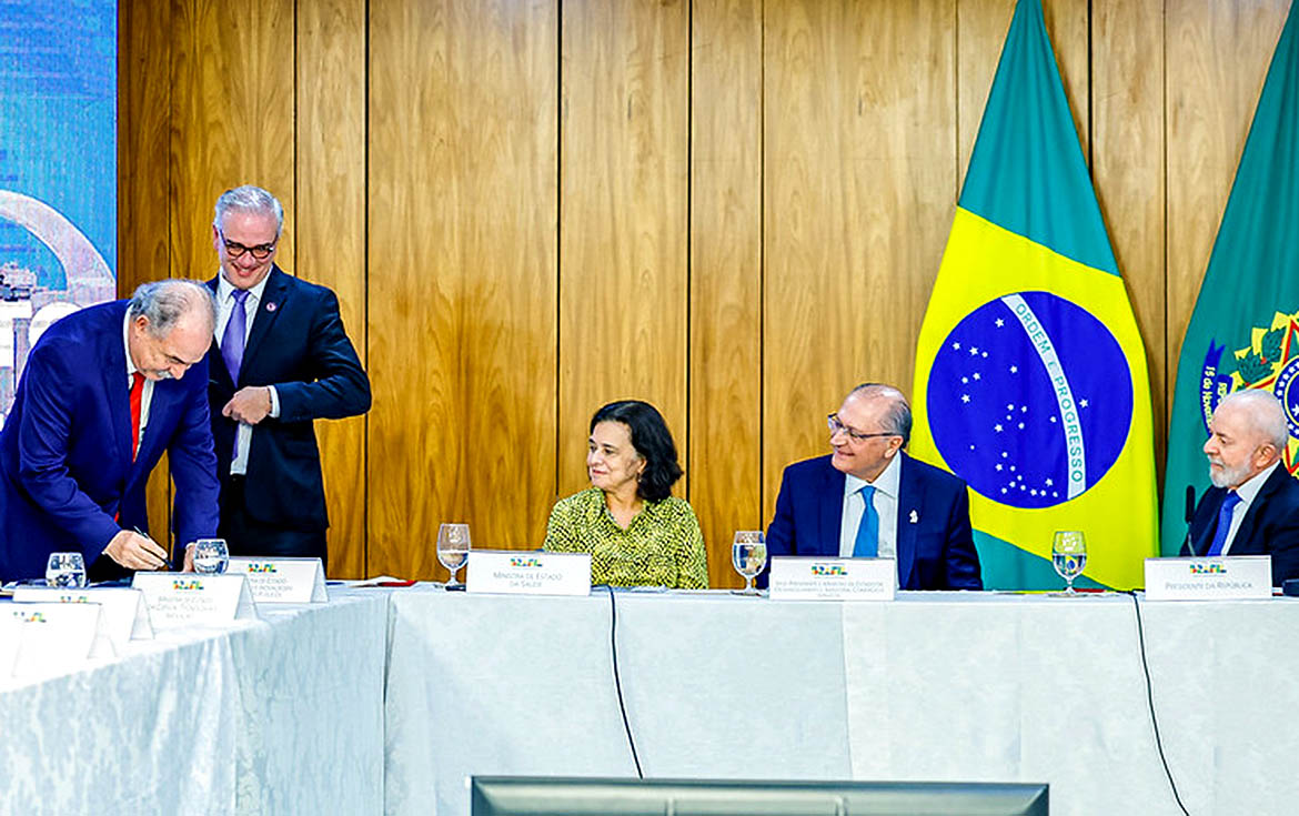 'Governo cuida do povo e da soberania', diz Lula sobre estratégia para indústria farmacêutica — Agência Gov