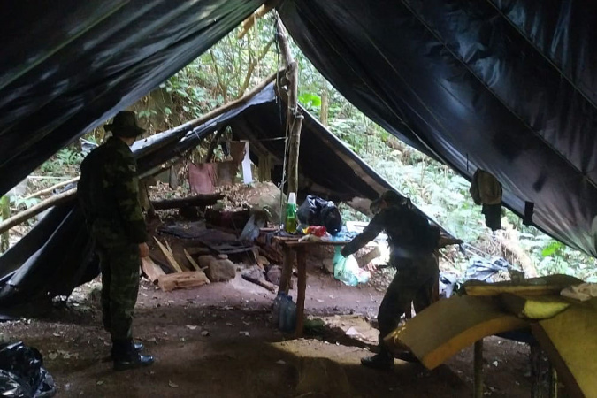 IAT e Força Verde desmobilizam acampamento de caçadores dentro do Pico do Marumbi