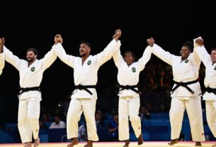 Judô brasileiro fecha Olimpíada com bronze por equipes