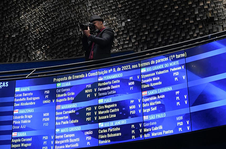 À galeria, fotógrafo da Agência Senado, Edilson Rodrigues.