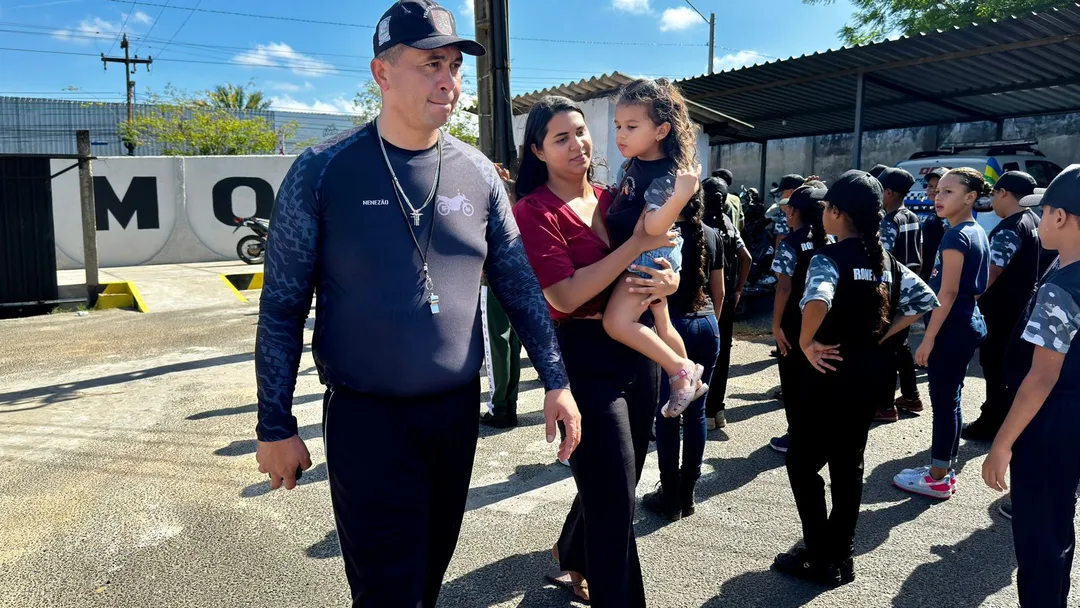 Pai incentiva filha a entrar em pelotão mirim e se torna coordenador do projeto no Piauí