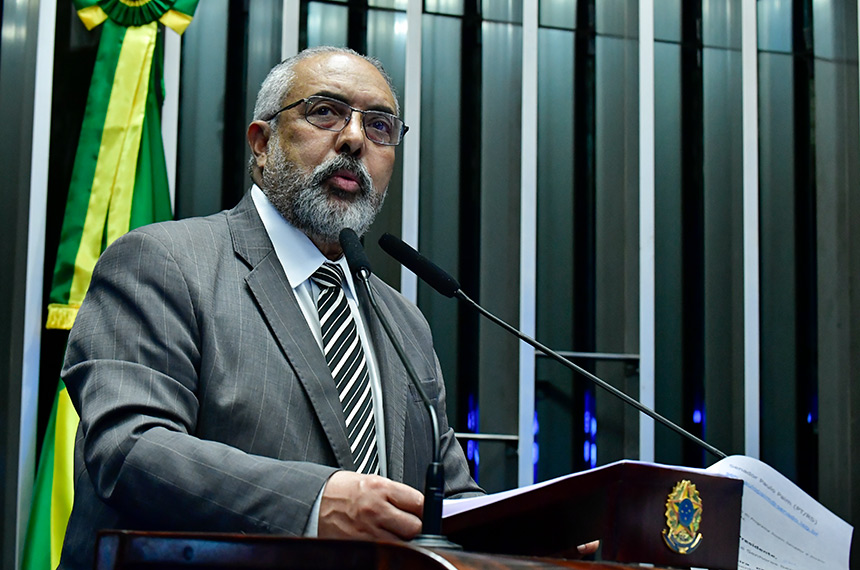 Em discurso, à tribuna, senador Paulo Paim (PT-RS).