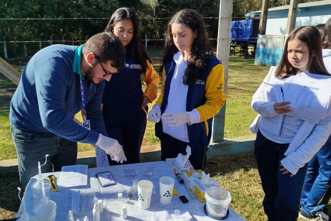 Projeto da Sanepar convida jovens a verem o reflexo da ação humana na qualidade dos rios