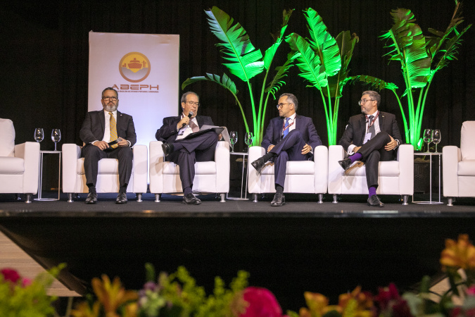 Seminário internacional discute desafios e boas práticas portuárias pelo mundo