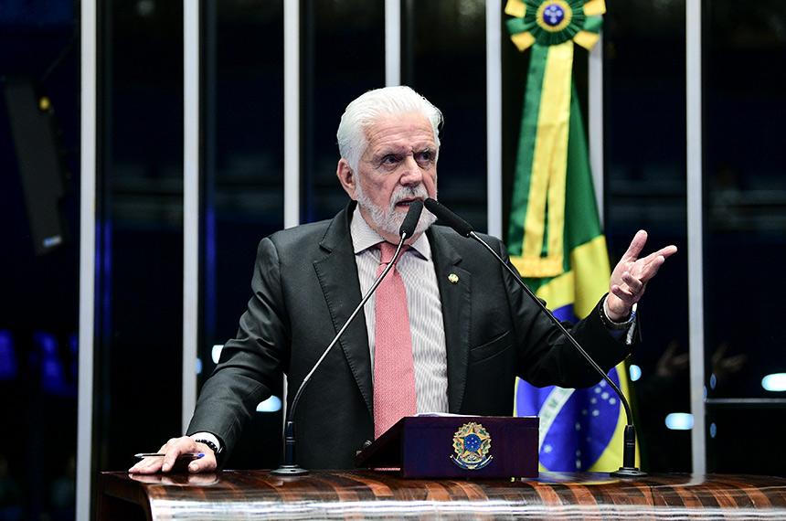 Em discurso, à tribuna, senador Jaques Wagner (PT-BA).