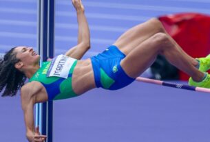 Valdileia Martins se classifica à final do salto em altura em Paris