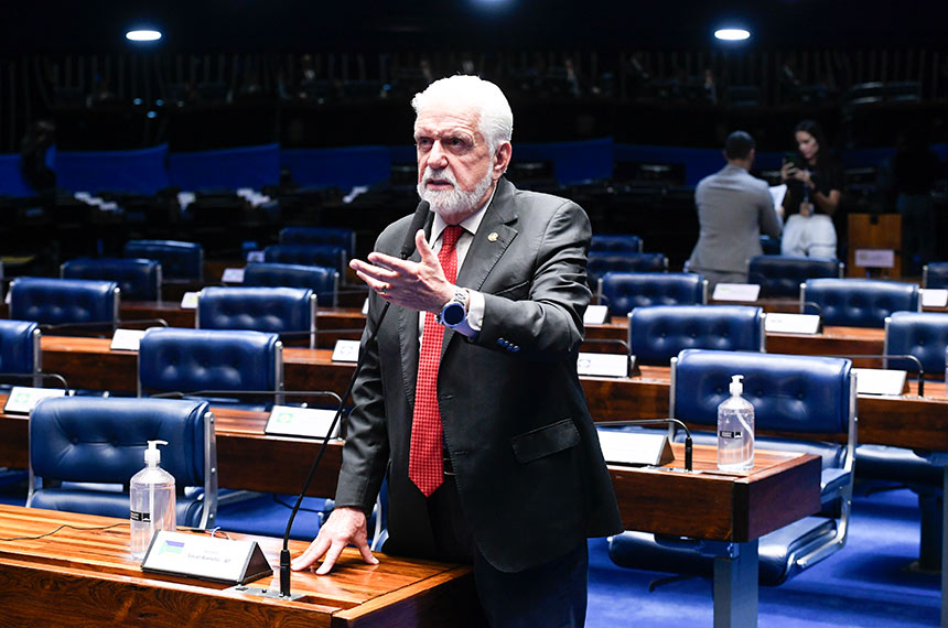 À bancada, em pronunciamento, senador Jaques Wagner (PT-BA).