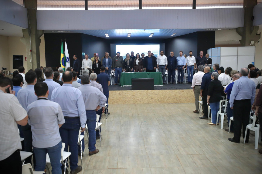 Solenidade lotou o Salão social da Sociedade Rural de Astorga na noite desta quinta-feira (5).