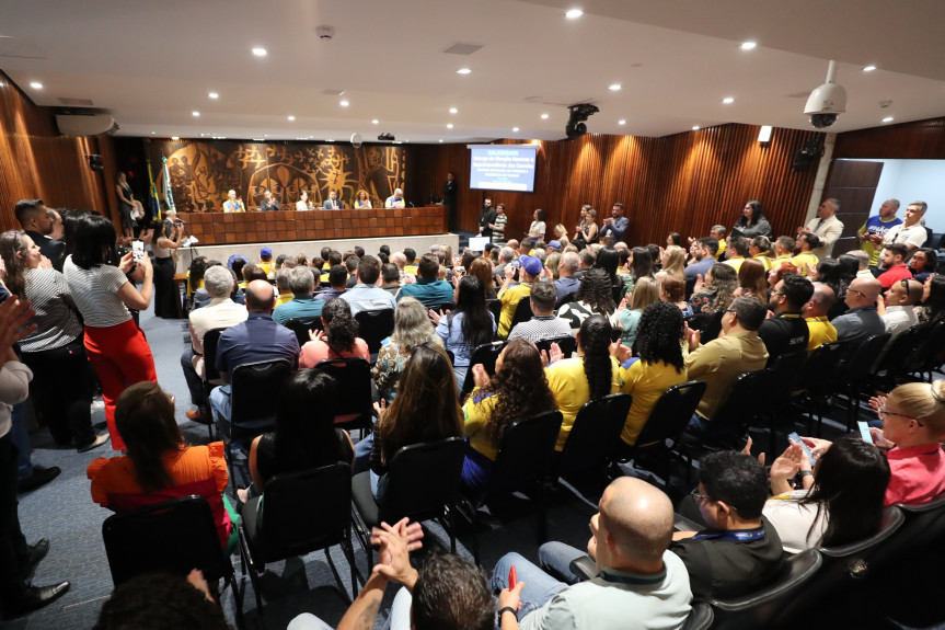 Solenidade lotou o Plenarinho da Casa na manhã desta segunda-feira (23).