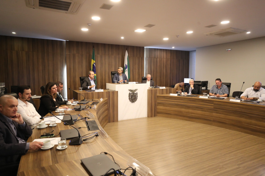 Reunião ocorreu no final da tarde desta segunda-feira (9), no Auditório Legislativo.