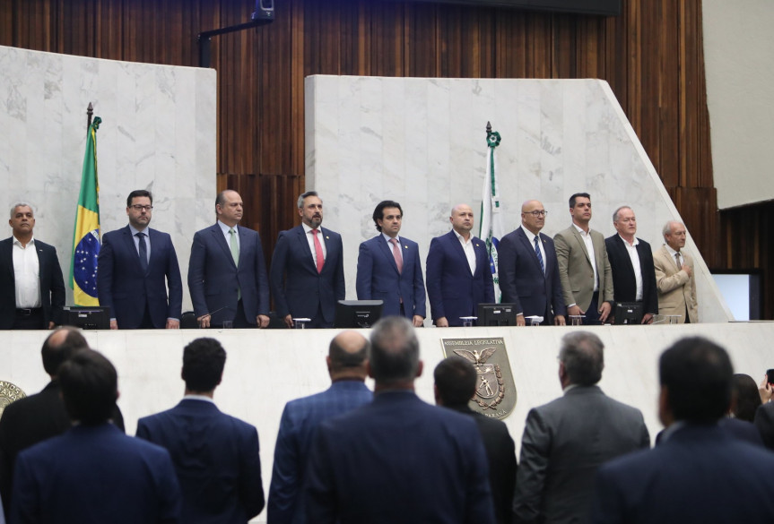 Solenidade ocorreu na noite dessa terça-feira (3), no Plenário da Assembleia.