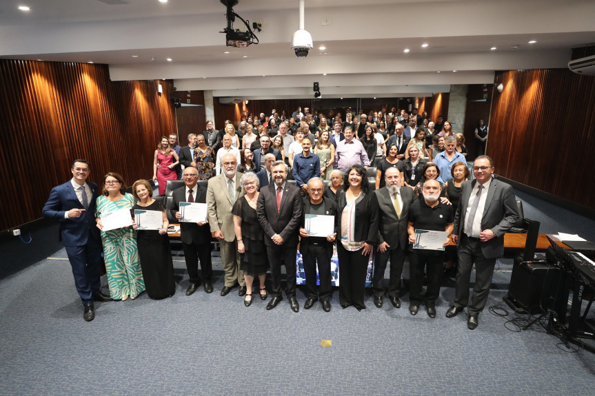 Solenidade ocorreu na noite dessa terça-feira (10), no Plenarinho da Assembleia.