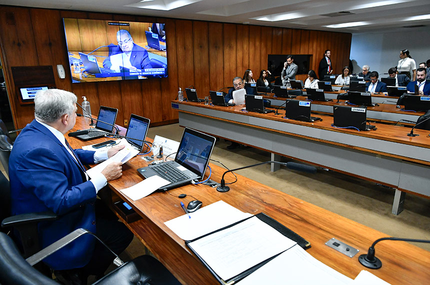 Em pronunciamento, à bancada, senador Flavio Azevedo (PL-RN).