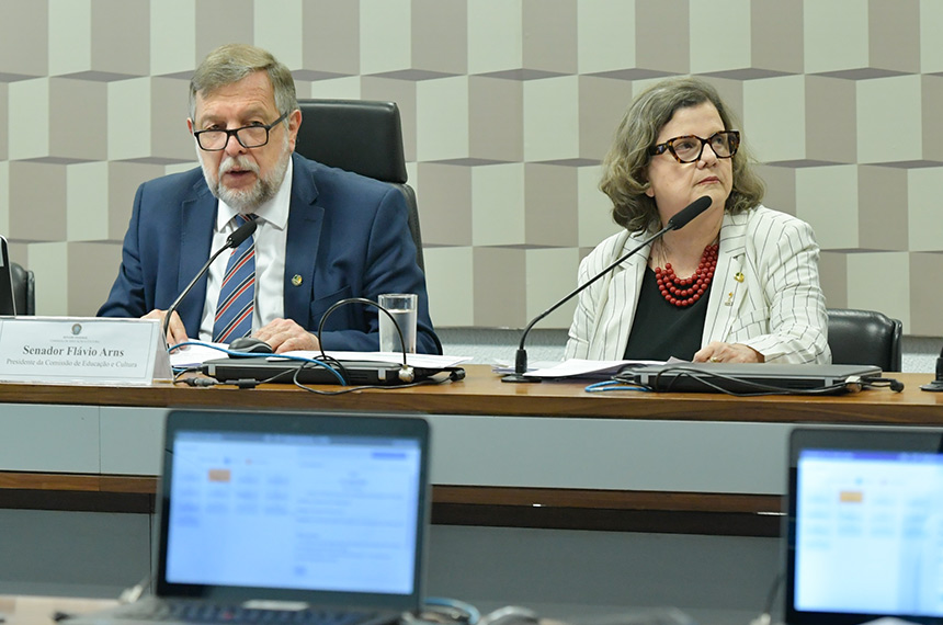 CE debate atendimento a alunos com deficiência no Plano Nacional de Educação — Senado Notícias