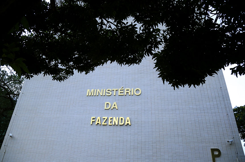 Dívida pública chegará a 80% do PIB em 2024 e continuará crescendo, diz IFI — Senado Notícias