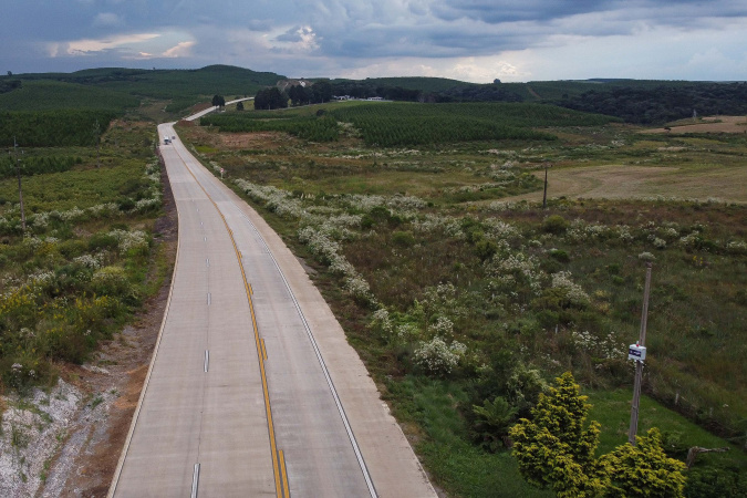 Durabilidade e economia: Paraná está renovando 340 km de rodovias com pistas de concreto