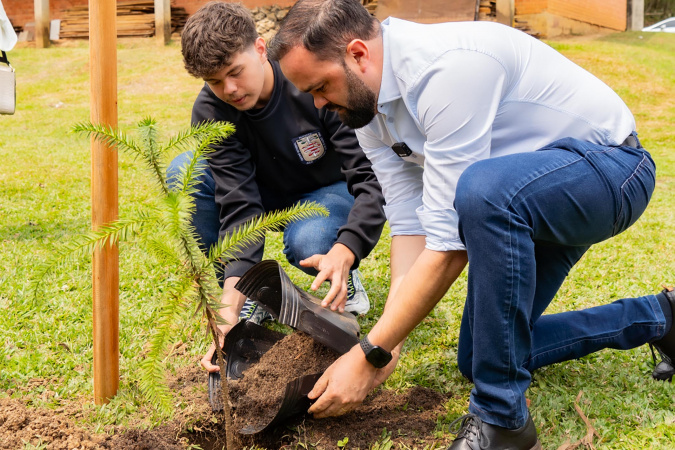 Em Irati, Educação lança projeto para o plantio de 40 mil mudas de árvores nativas