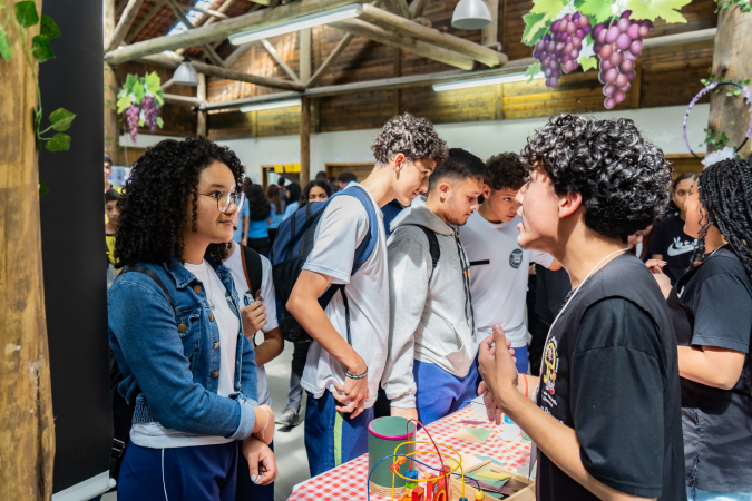 Feira mostra a alunos do ensino fundamental os benefícios da educação profissional