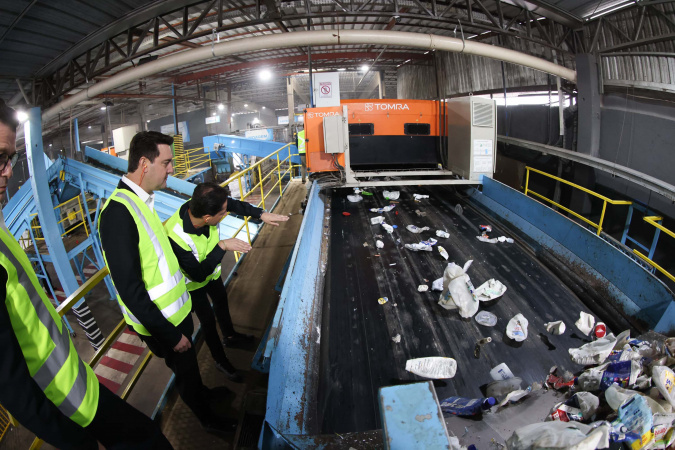 Governador reforça vocação do Paraná em sustentabilidade em visita à empresa de reciclagem