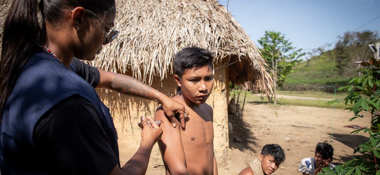 Imunização contra a influenza é intensificada no território Yanomami — Agência Gov