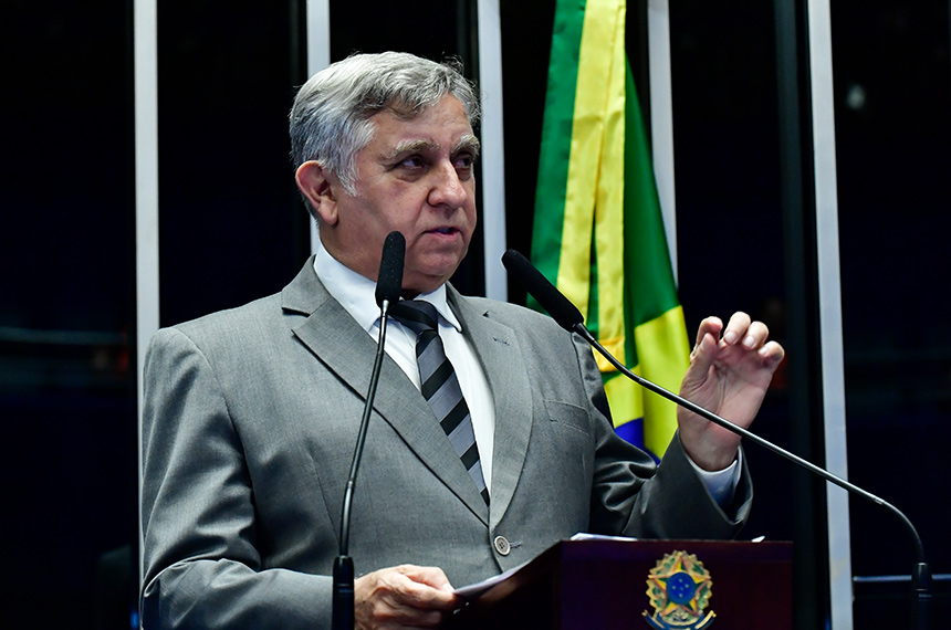 Em discurso, à tribuna, senador Izalci Lucas (PL-DF).