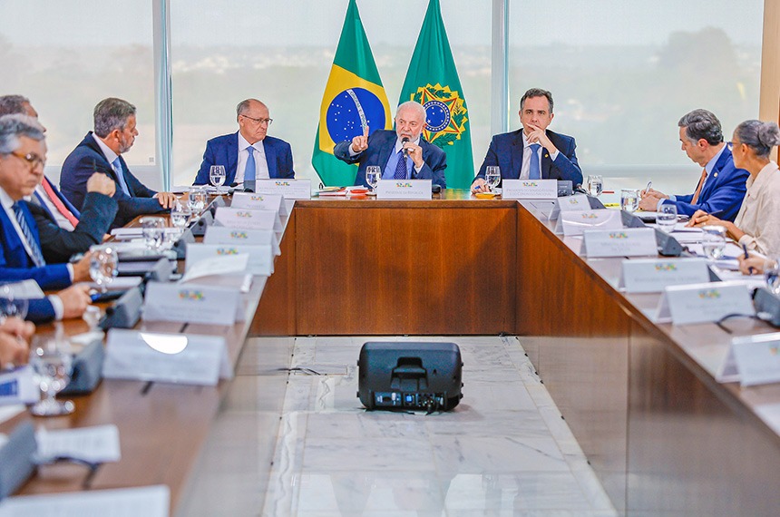 No Planalto, Pacheco defende ação urgente e união nacional contra incêndios — Senado Notícias