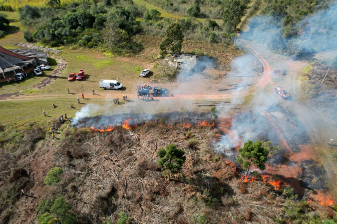 Para prevenir incêndios, Paraná suspende por 90 dias queima controlada no campo