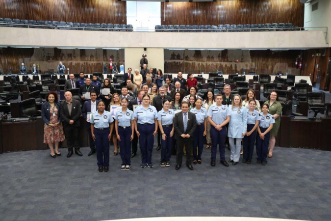 Programa estadual dos colégios cívico-militares é homenageado na Assembleia Legislativa