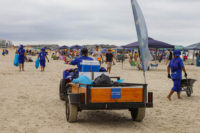 Trabalho da Sanepar de limpeza nas praias é reconhecido com prêmio de abrangência nacional