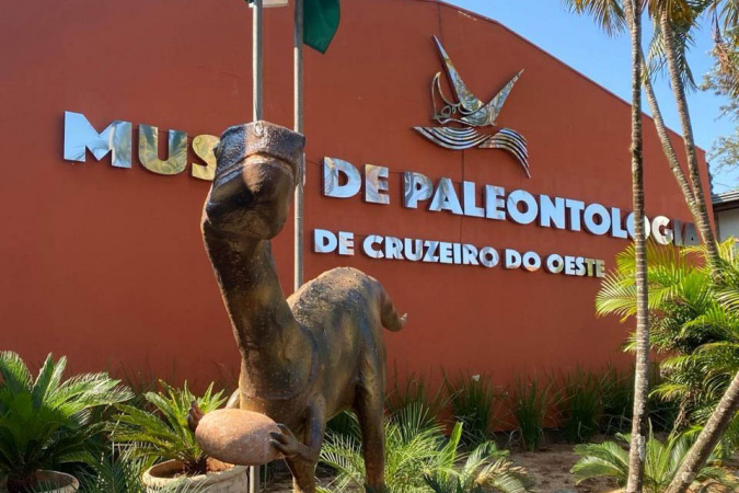 Vale dos Dinossauros: Cruzeiro do Oeste recebe título e destaca Paraná em turismo científico