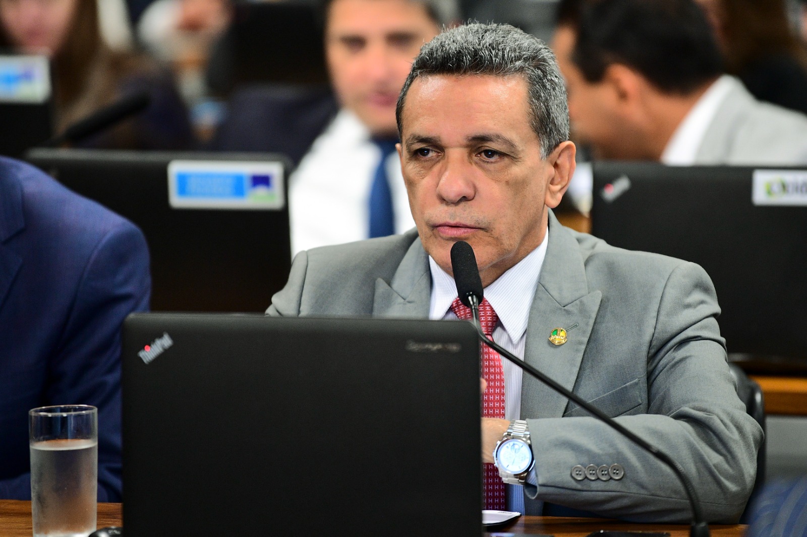 projeto prioriza integrantes de cooperativas e associações — Senado Notícias